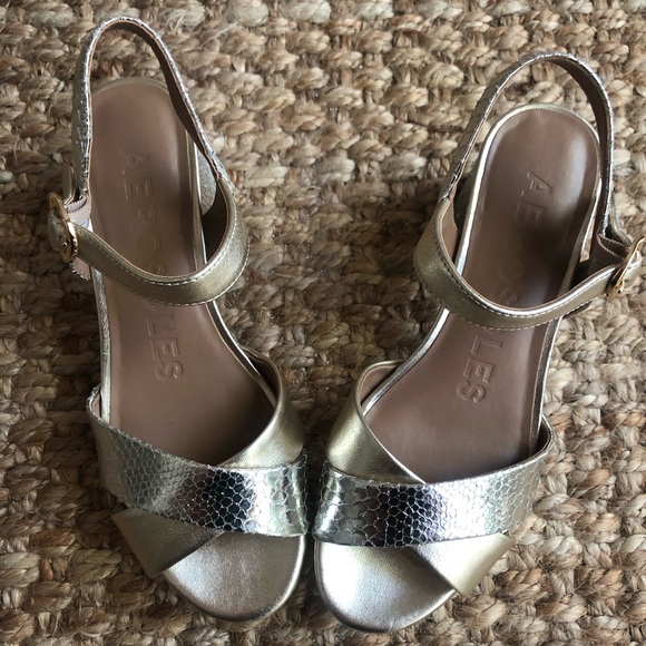 Aerosoles Cosmo Gold Leather Platform Heel. Size 6 - Picture 4 of 14